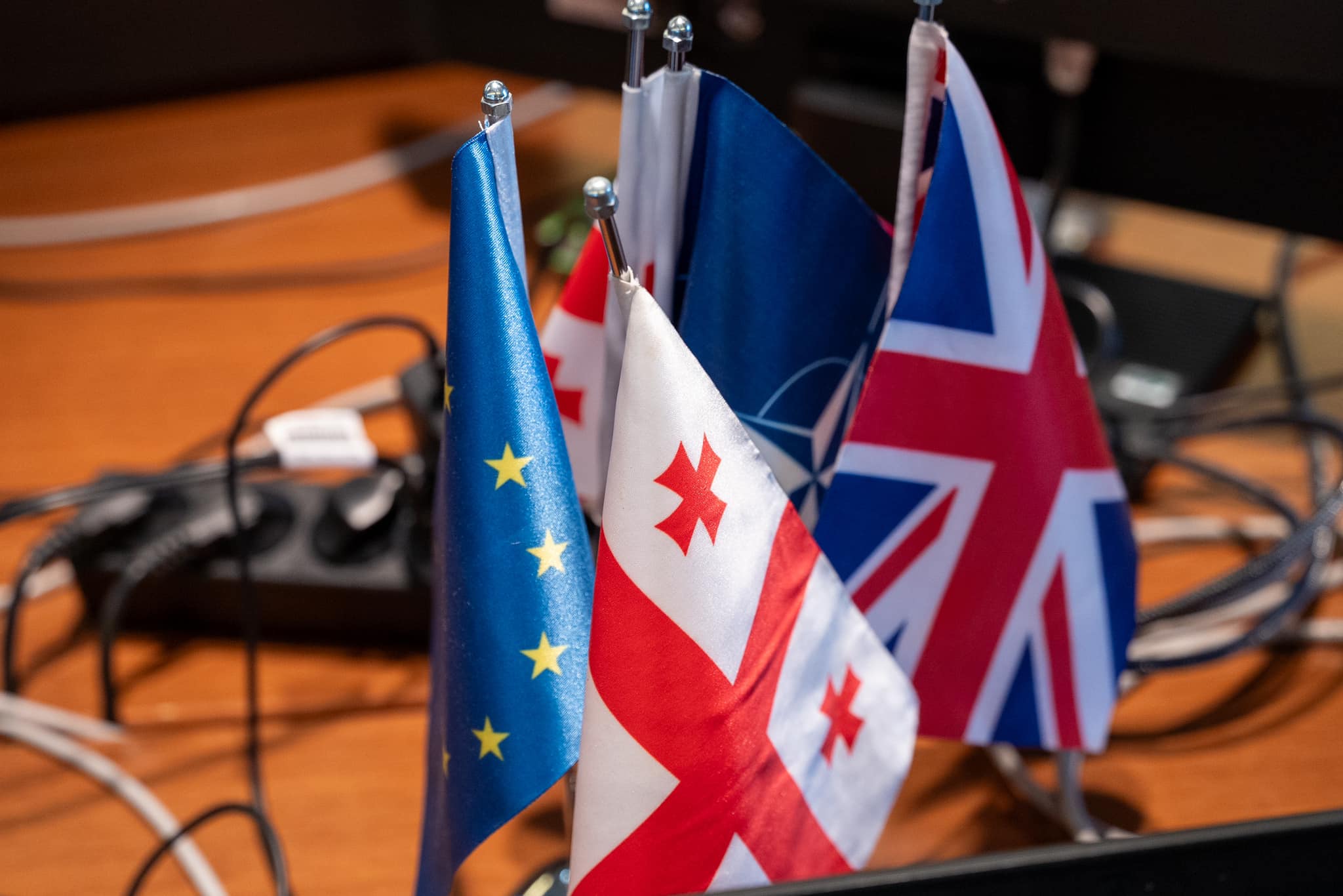 გაერთიანებული სამეფო საქართველოს რუსული ნავთობის იმპორტის შეზღუდვისკენ მოუწოდებს