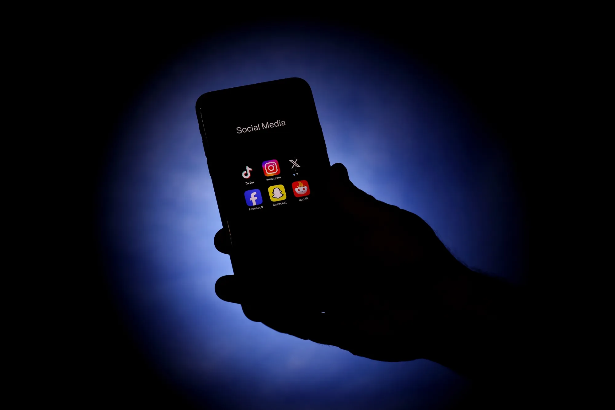 შვეიცარია სოციალური ქსელების შეზღუდვას ბავშვებისთვის განიხილავს: უსაფრთხოება თუ ციფრული გამოწვევები?