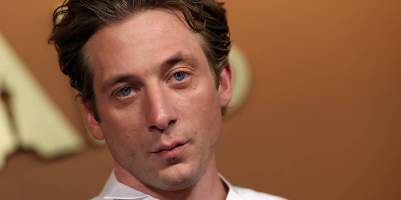 მსახიობი ჯერემი ალენ უაიტი უძრავი ქონებით გატაცებაზე