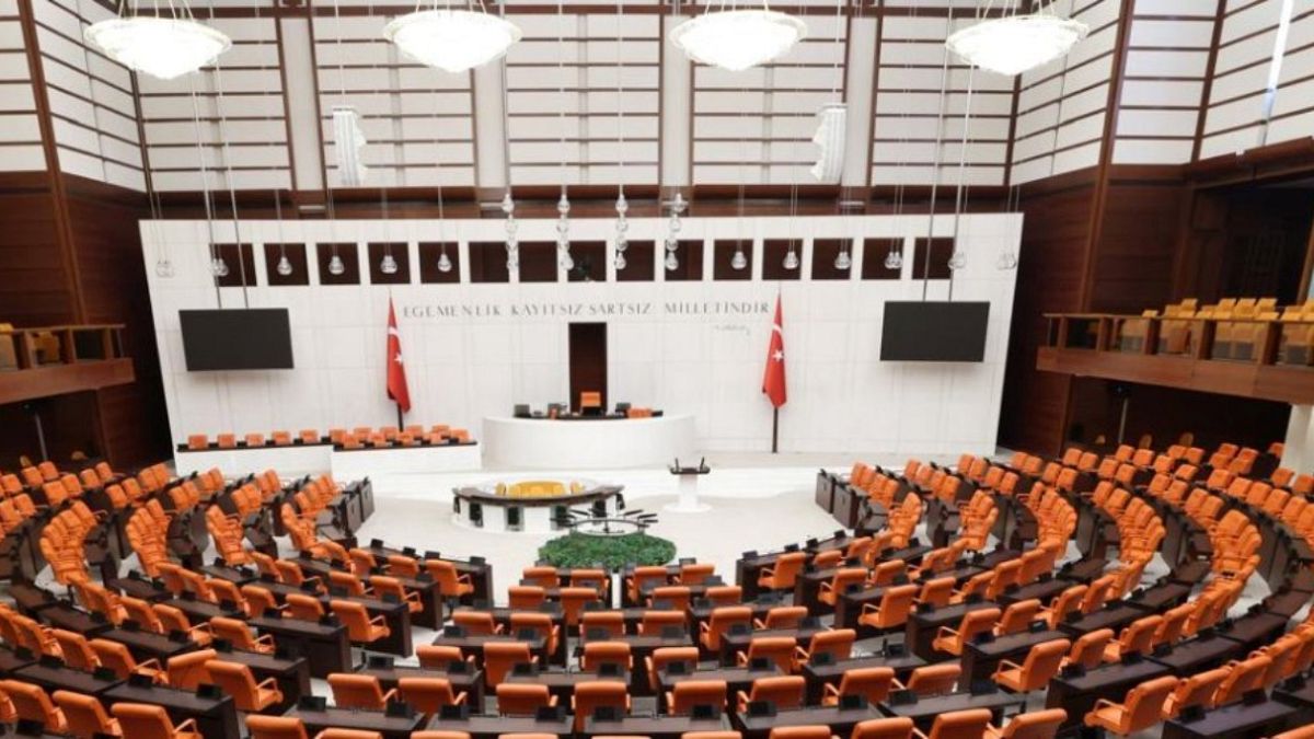 თურქეთის პარლამენტში ბიუჯეტის განხილვას ჩხუბი მოჰყვა