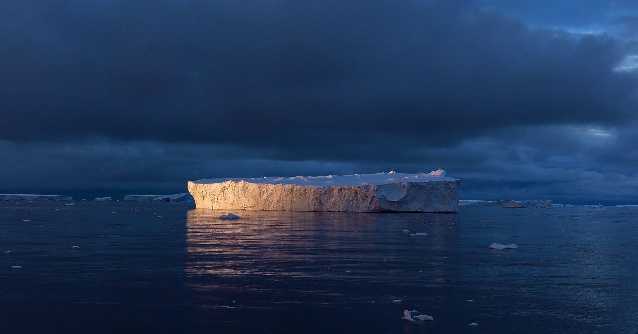 თვეითსის მყინვარი შეუქცევადი კოლაფსის ზღვარზე