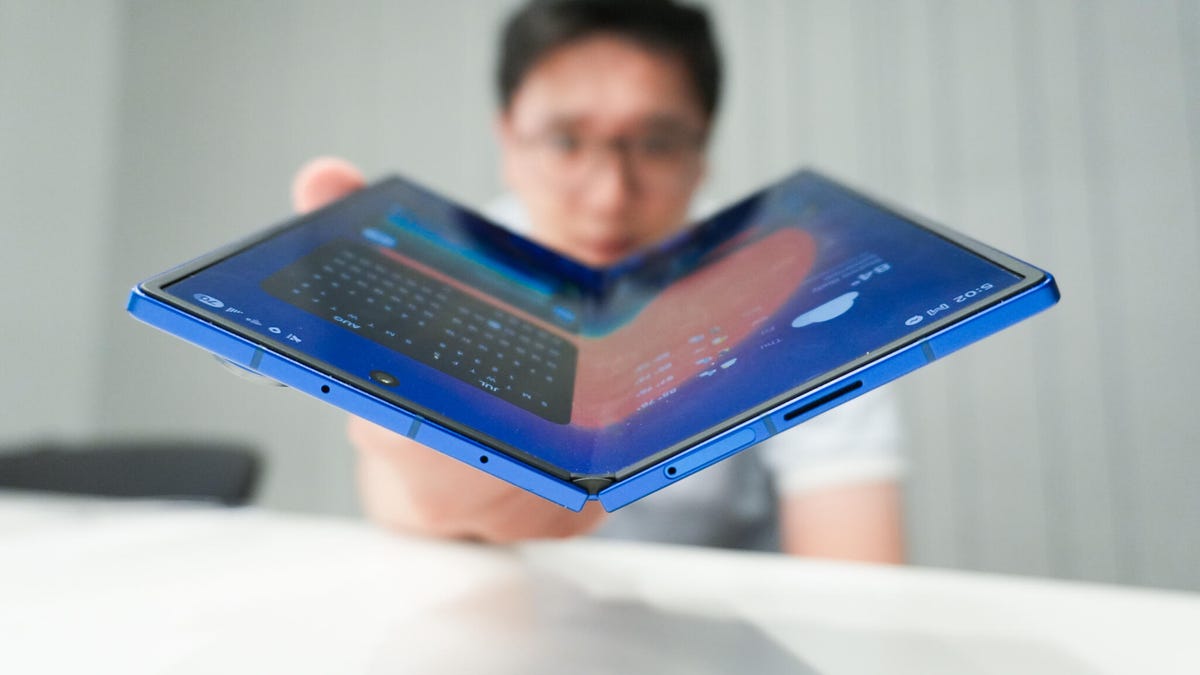 Samsung-ი 2026 წელს უფრო ფართო დასაკეცი ტელეფონის გამოშვებას გეგმავს