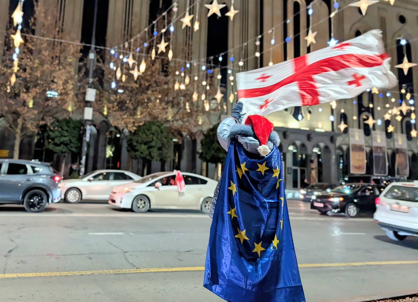 ადმინისტრაციული წარმოება ტროტუარზე გამართული აქციის მონაწილეთა წინააღმდეგ: საპროტესტო შეზღუდვების გაფართოების პირველი შემთხვევა