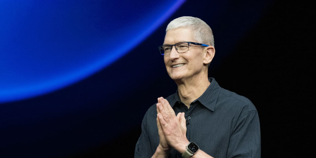 ტიმ კუკმა Nike-ის აქციები ღია ბაზარზე შეიძინა